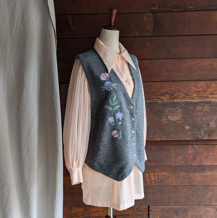 90s Vintage Grey Embroidered Acrylic Vest