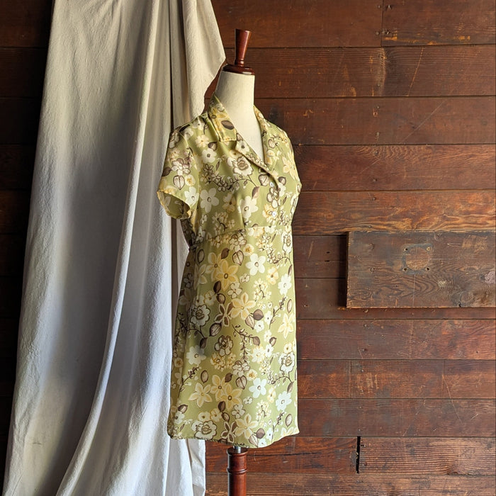 90s Vintage Light Green Floral Shirtdress