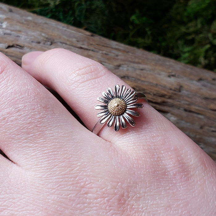 Sterling Silver Daisy Ring (size 7-8)