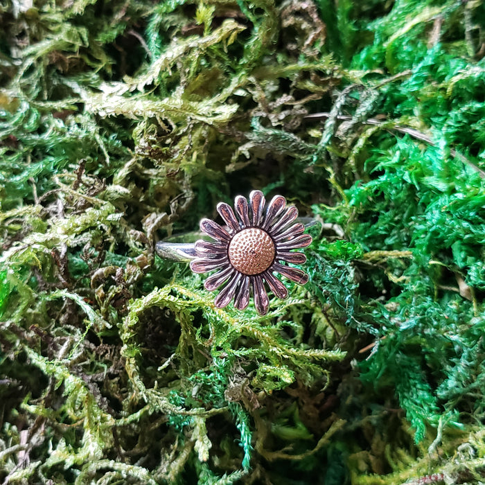 Sterling Silver Daisy Ring (size 7-8)